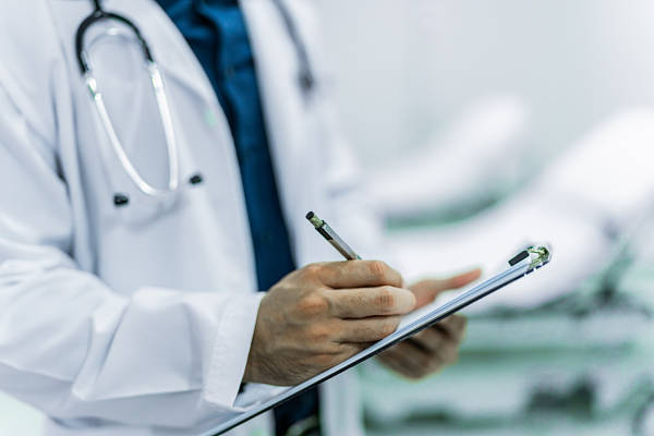 官方通報(bào)考編第一被判定不合格 學(xué)歷套讀爭議引發(fā)關(guān)注