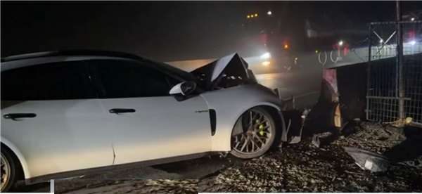 保时捷事故报废 保险只赔一半保额 车主质疑赔偿标准