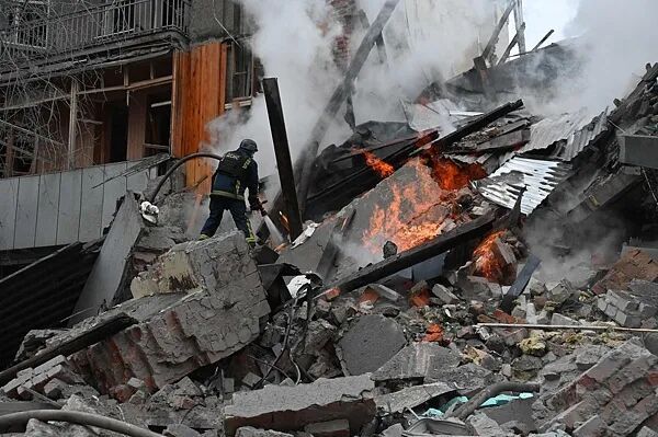 俄罗斯发起大规模报复性打击 回应乌方袭击