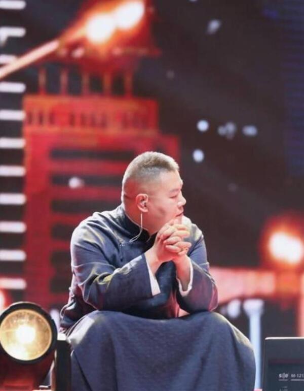 岳云鹏回应今年不上春晚 被骂怕了泪洒舞台