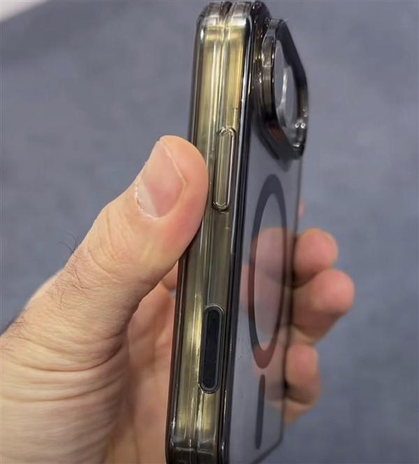 iPhoneFold保护壳模具曝光 折叠屏新品细节初现