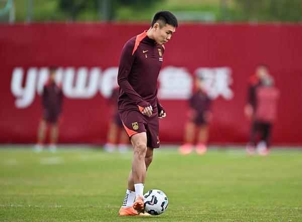 王上源因腰伤缺席球队迪拜拉练