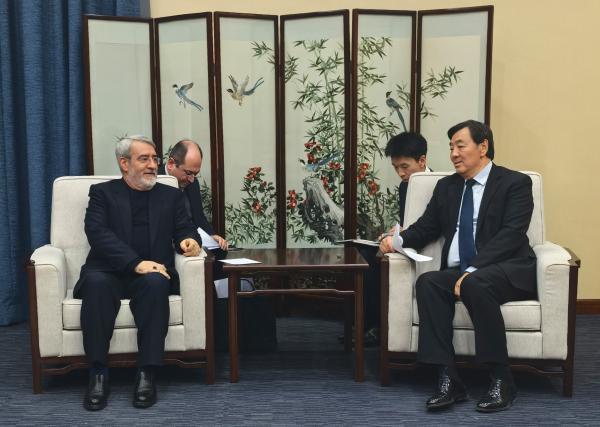 中国中东问题特使会见伊朗驻华大使