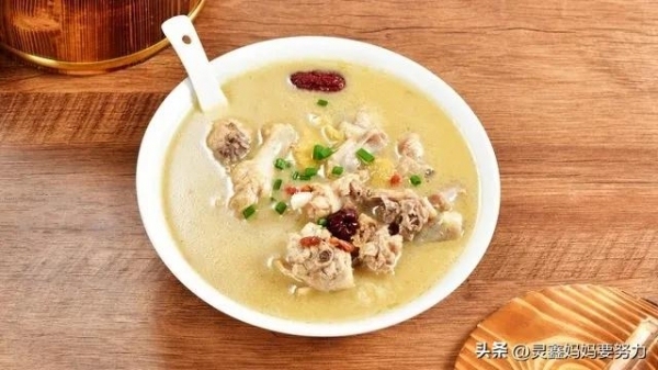 女子听信科学坐月子落下月子病