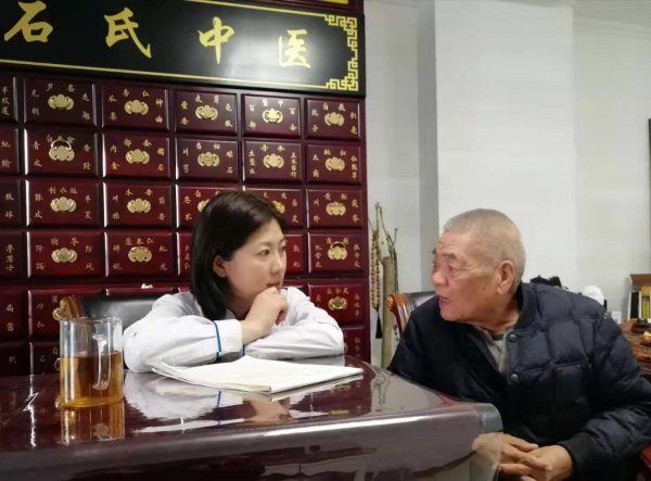 医生列车上施救突发疾病乘客 中医技艺显神威