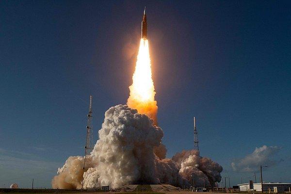 阿耳忒弥斯2号只绕月