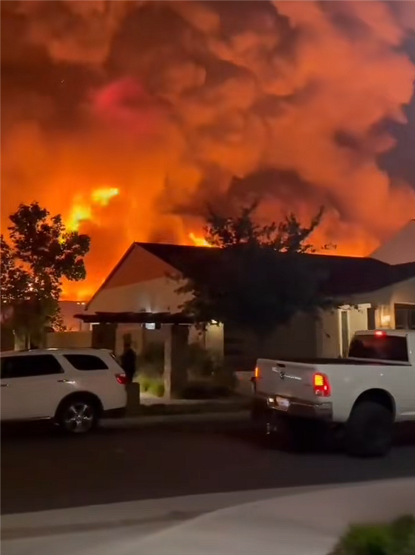 美国男子不满工资焚烧上亿美元仓库 薪资纠纷引发极端行为