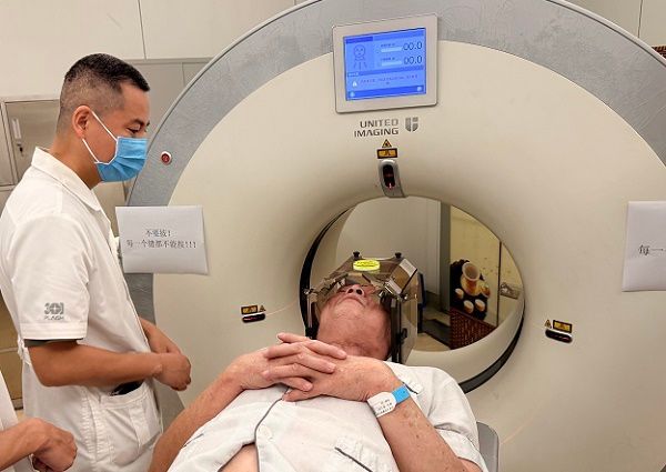 神经外科医生让帕金森患者重启人生 军属重获新生