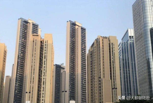 小区物业费收不上来直接电梯全停！小区物业费收不上来会拖垮房价吗