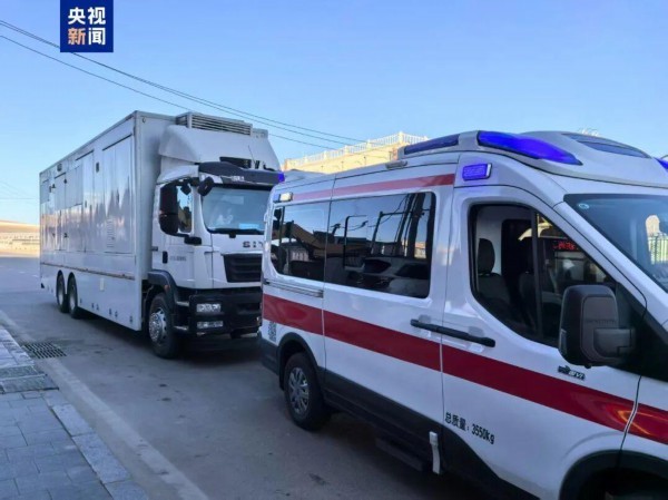 西藏7级地震:地面裂缝比手宽,救援力量紧急驰援