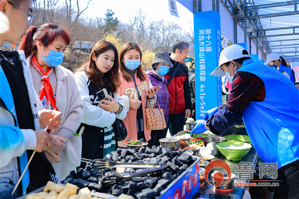 第十八届青岛大珠山杜鹃花会在青岛西海岸新区启幕