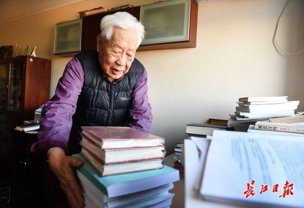 曾因状告知网被下架，92岁教授赵德馨的论文重上知网
