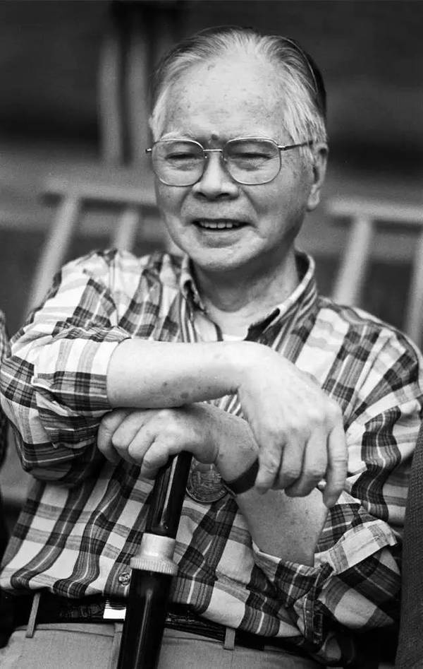 “花发南北枝:关山月、于希宁花鸟画艺术专题展”展出中