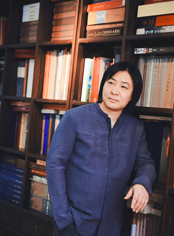 扇韵遗香——当代青年艺术家扇面精品展 | 对话石峰：扇面虽小更见构图功力，山水可顺势逶迤、花鸟可疏密有致