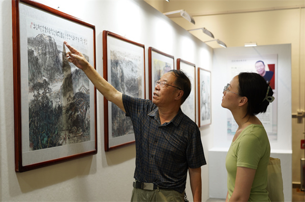 妙笔风骨在 点墨生画魂——著名画家李玉泉侧记