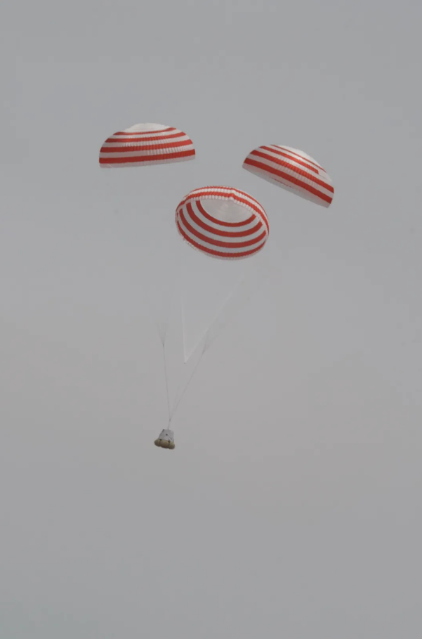 我国载人登月又有新突破 梦舟飞船试验成功