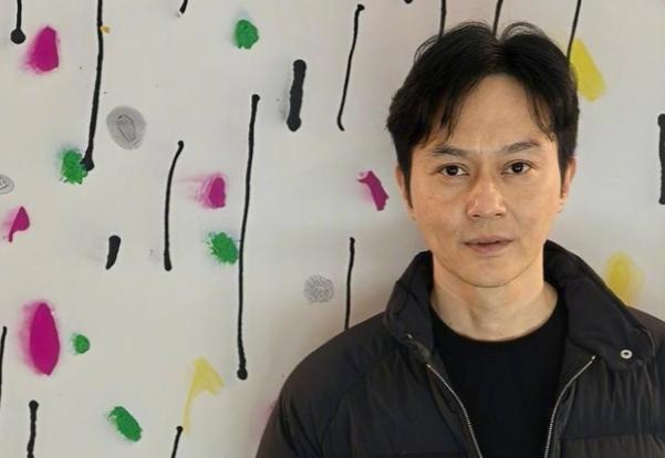 张智霖:19岁的男儿无意帅过55岁的我 自信感拉满