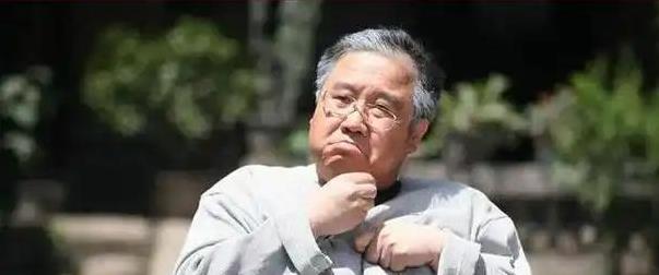 脑溢血前兆竟藏4个细节，医生警告：这些信号别忽视！