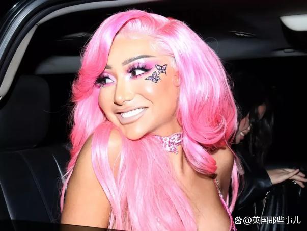 美国变性网红向警察泼水被捕入狱 被关入男囚恳求去女囚坐牢