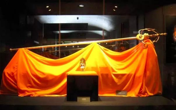 法门寺博物馆国宝级文物迎真身银金花双轮十二环锡杖