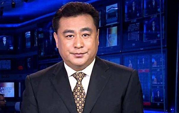 62岁央视主持张宏民太尴尬！遭小五岁粉丝疯狂示爱，梦想五一结婚