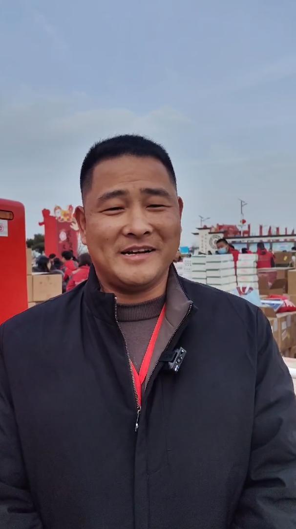 村支书回应网友想和刘强东成乡亲