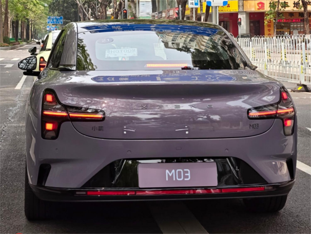 小鹏MONA M03实车曝光 年度改款亮点多