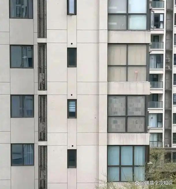 广东一小区疑出现大量骨灰房 住户后背发凉
