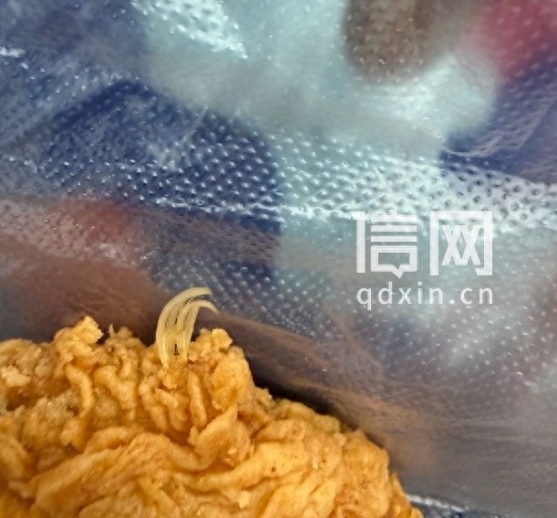 3.15在行动 | 香辣鸡翅竟带鸡毛,塔斯汀再曝食安问题,门店称处理环节有疏漏道歉并退款