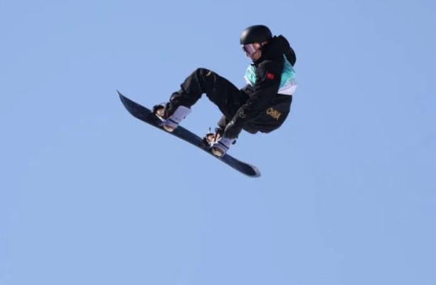 支持蔡英文的冬奥选手身穿中国队服装 被逼退役