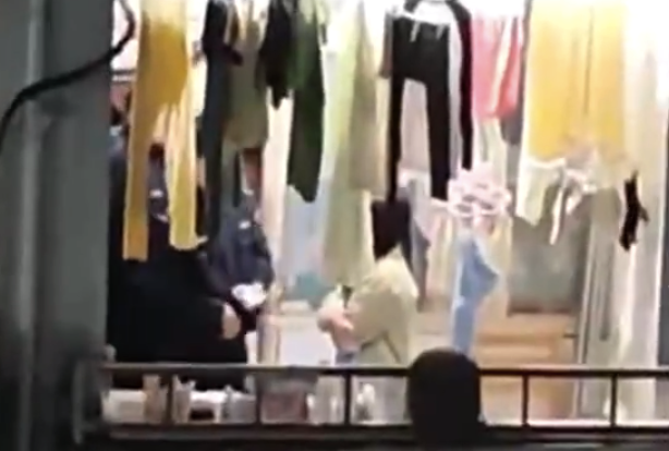 留学生深夜徒手爬楼闯入女寝 知情人:试图实施猥亵