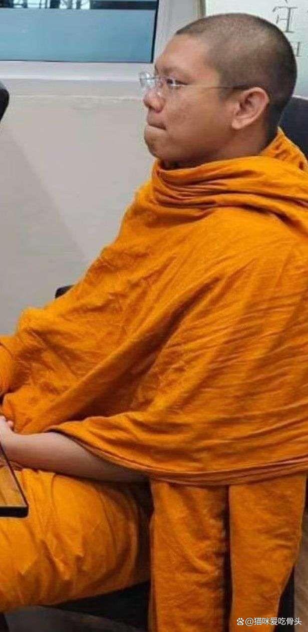 泰国45岁女政客出轨24岁养子被停职 养子为僧侣大尺度画面曝光