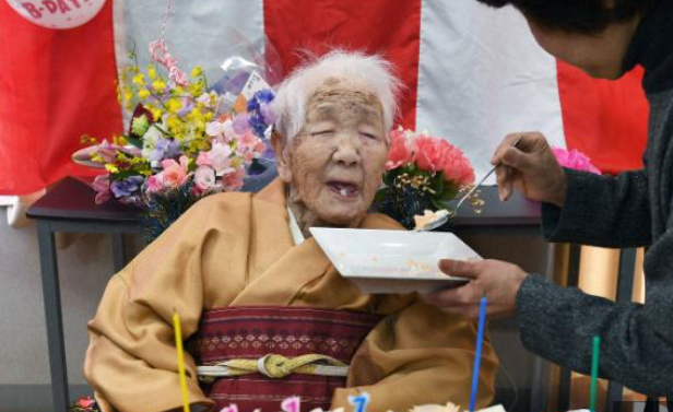 119岁最长寿老人去世 生前爱喝可乐 还爱吃巧克力
