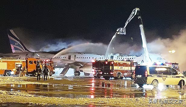 載176人客機在韓國釜山機場起火 全員安全撤離