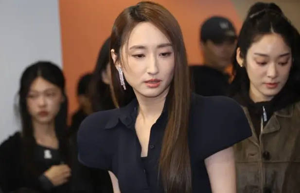 柯佳嬿回应老公谢坤达承认逃兵役后近况：他在反省