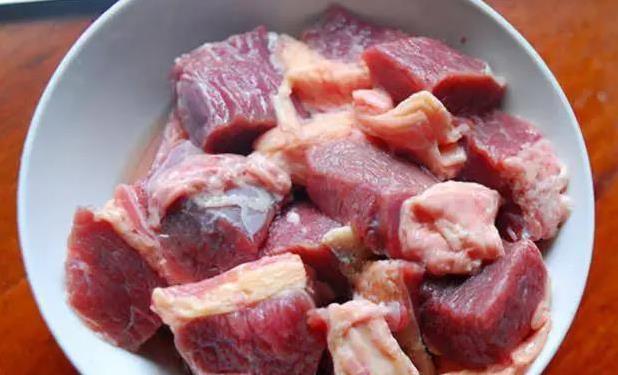 牛肉炖不好又腥又柴？学会这招，软烂入味，连老人夸好！