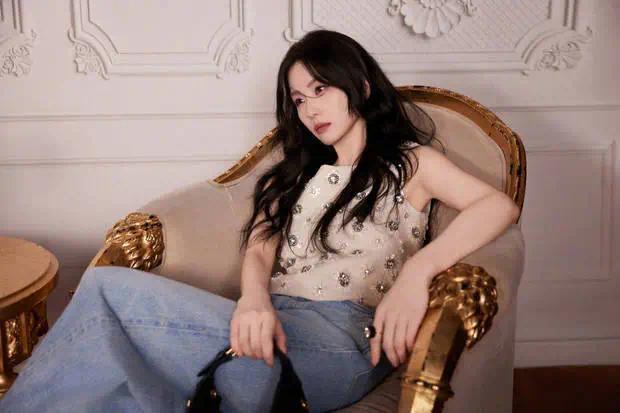 刘诗诗侧颜绝美。