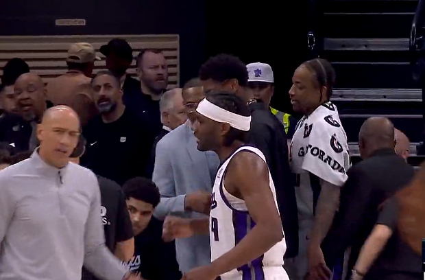 德罗赞升至历史得分榜第16位 超越传奇罗伯特森