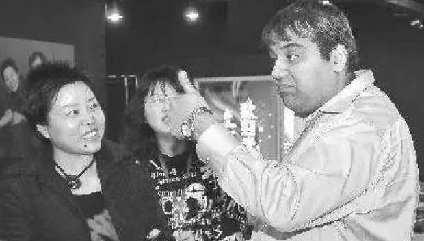 箱包女王破产后卖包子重启人生 从辉煌到重生的坚韧之路