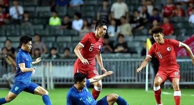 惊险晋级！中国男足凭胜负关系闯入18强，泰国3-1新加坡取胜出局