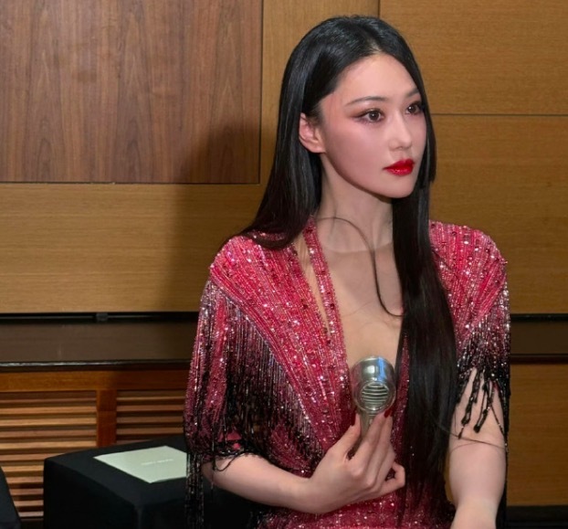 张馨予 体感40度妆都花了