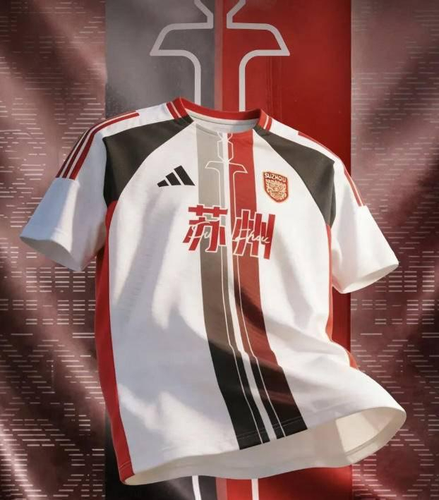 苏超苏州队球衣撞脸《飞驰人生3》 速度美学引热议