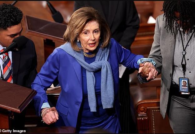 佩洛西宣布退休 国会“铁娘子”谢幕