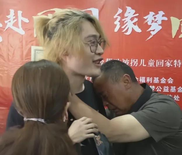 兒子同意認親爸爸激動又心痛 有輕微抑郁差點輕生