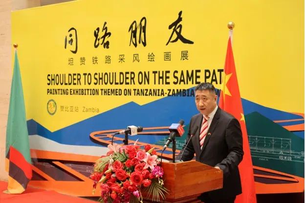 纪念坦赞铁路移交50周年丨韩镜大使出席“同路朋友——坦赞铁路采风绘画展”开幕式