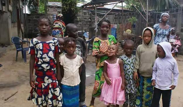 女子远嫁被婆家宠成孩子 跨国情缘幸福美满