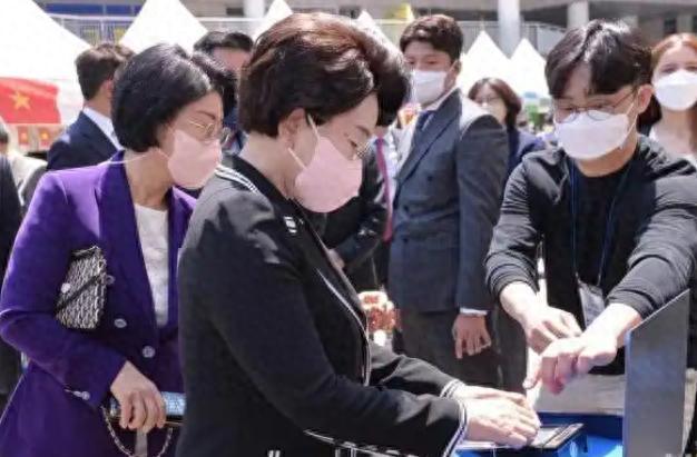 韓國93歲凍齡女校長走紅 醫(yī)美與爭議并存