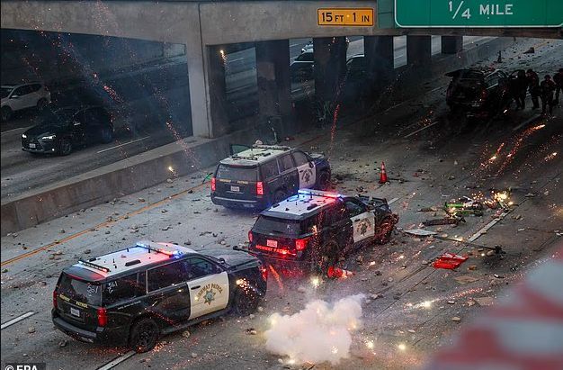 突发！洛杉矶爆发零元购，2000国民警卫队进入！熟悉的一幕重演！