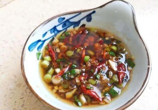 土豆丝切细焯水1分钟，酸辣爽口全家抢着吃，你还没试？