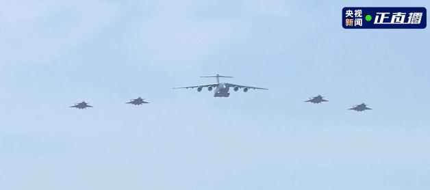 空地对话欢迎志愿军英烈回家 大国重器护航归途